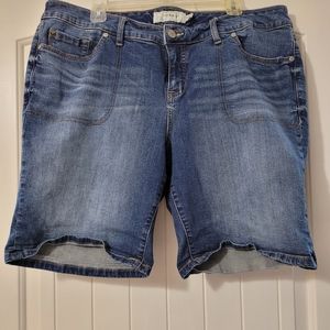 Torrid size 20 Bermuda style shorts